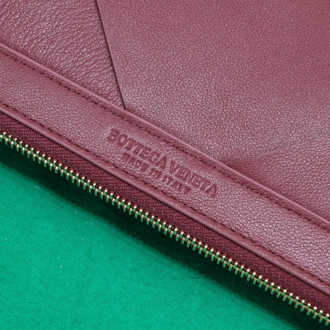 B's new lightweight shape-changing design handbag, suitable for both men and women, suitable for daily use, from small woven to large woven, simple and easy to wear, the leather has the best feel, a worth buying item, size 35*19*1cm [6689#]